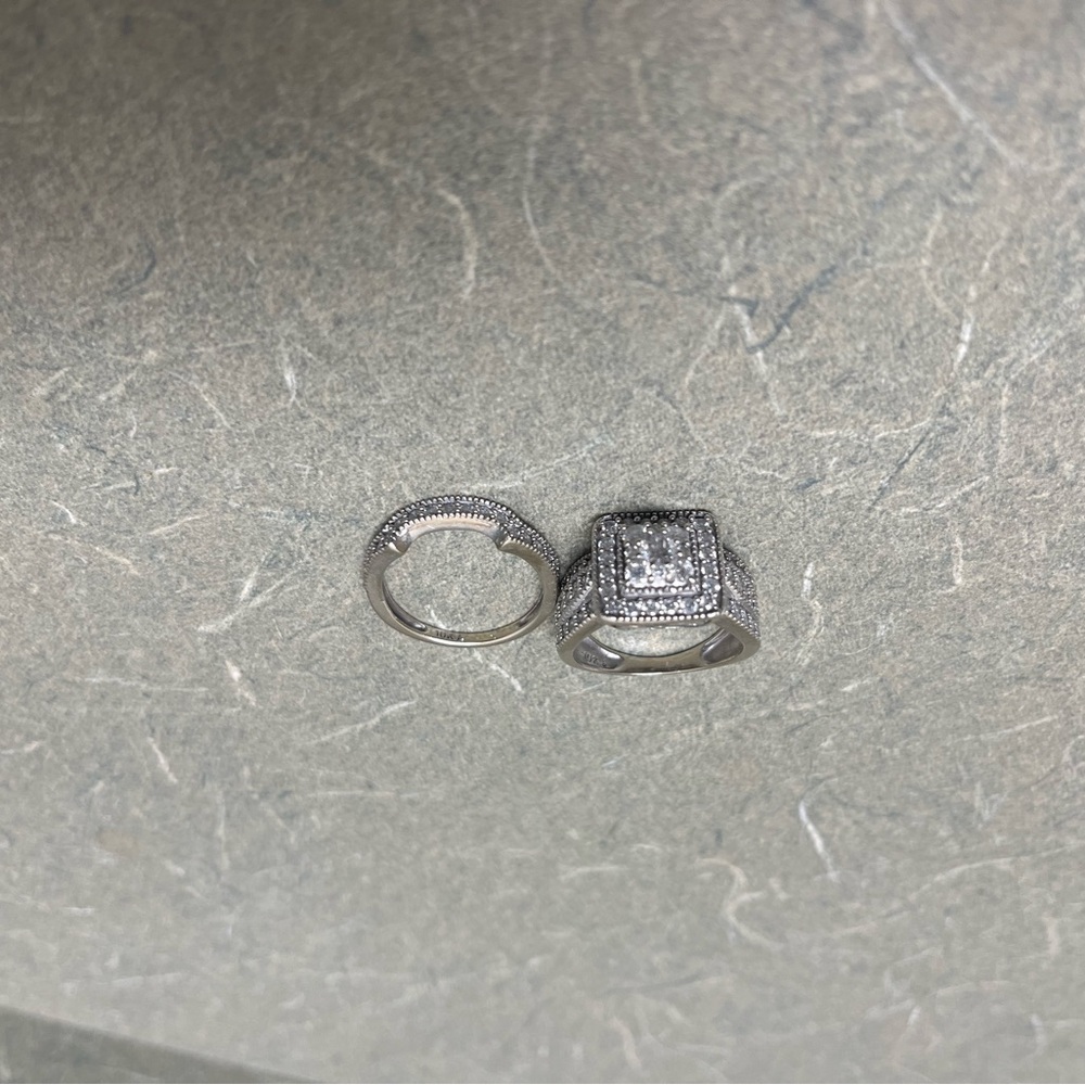 BEAUTIFUL ZALES WEDDING RING SET SIZE 5 - Picture 10 of 11
